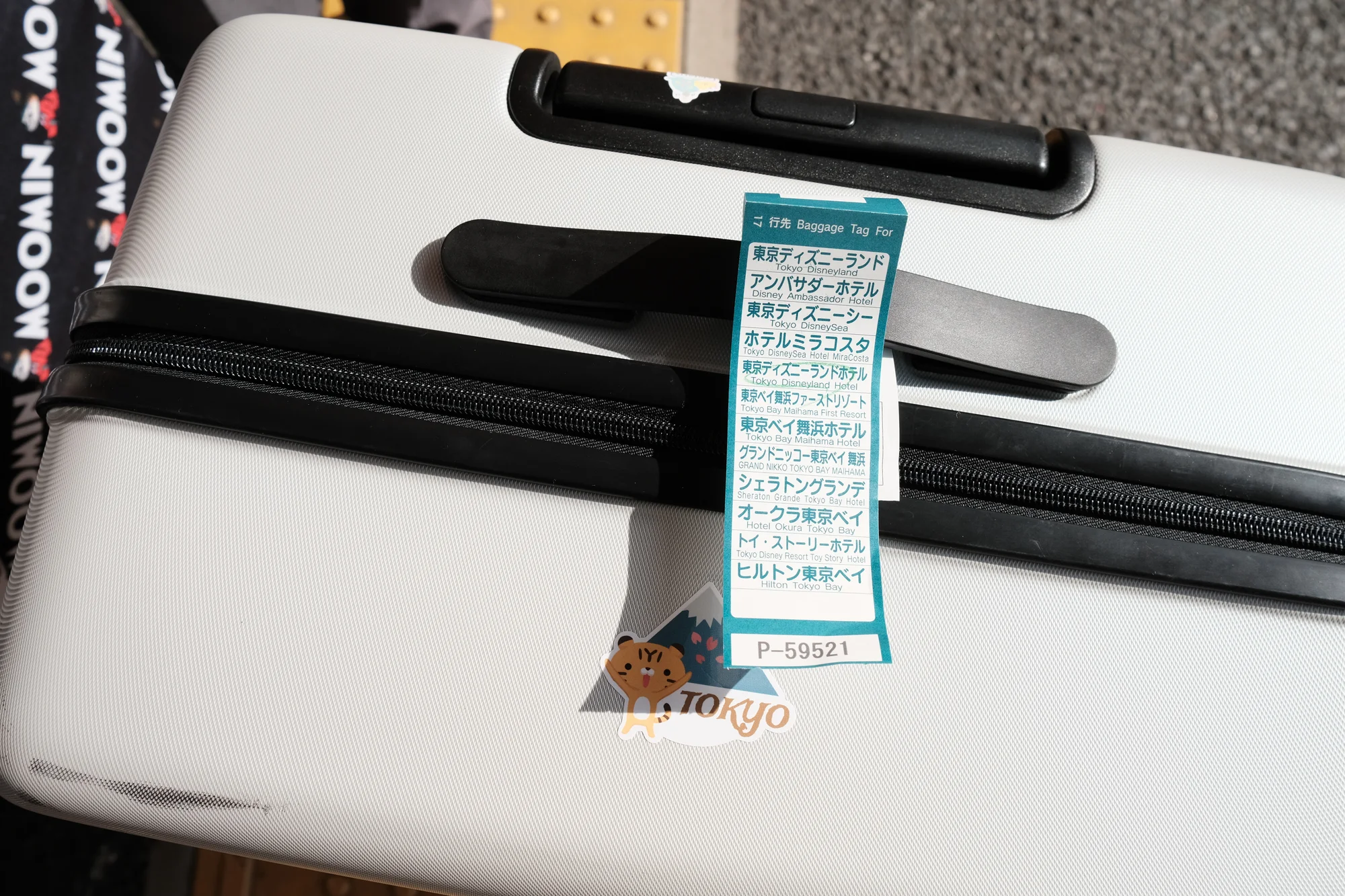 荷物には降車先のタグが付けられます