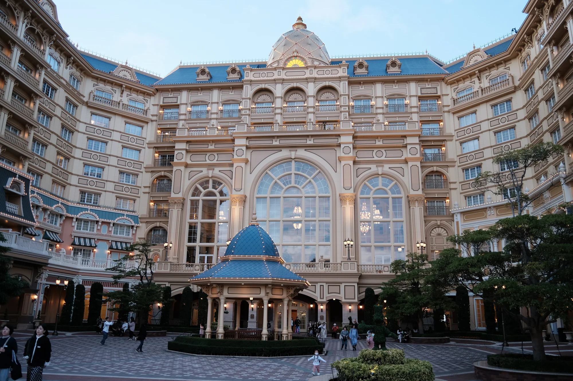 別の出口から舞浜駅方面へ