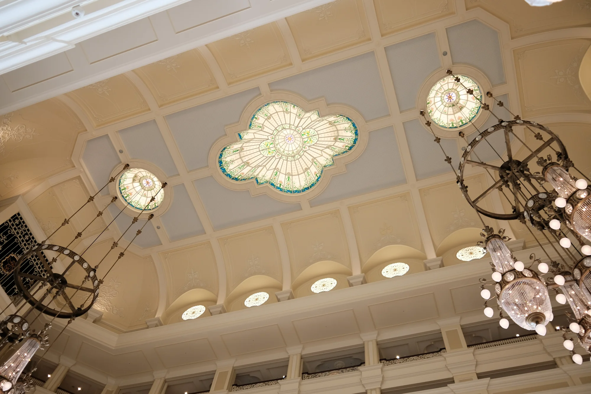 吹き抜けのロビー