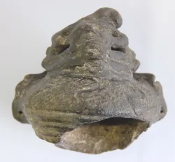 傳水橋舘町出土遮光器土偶側面