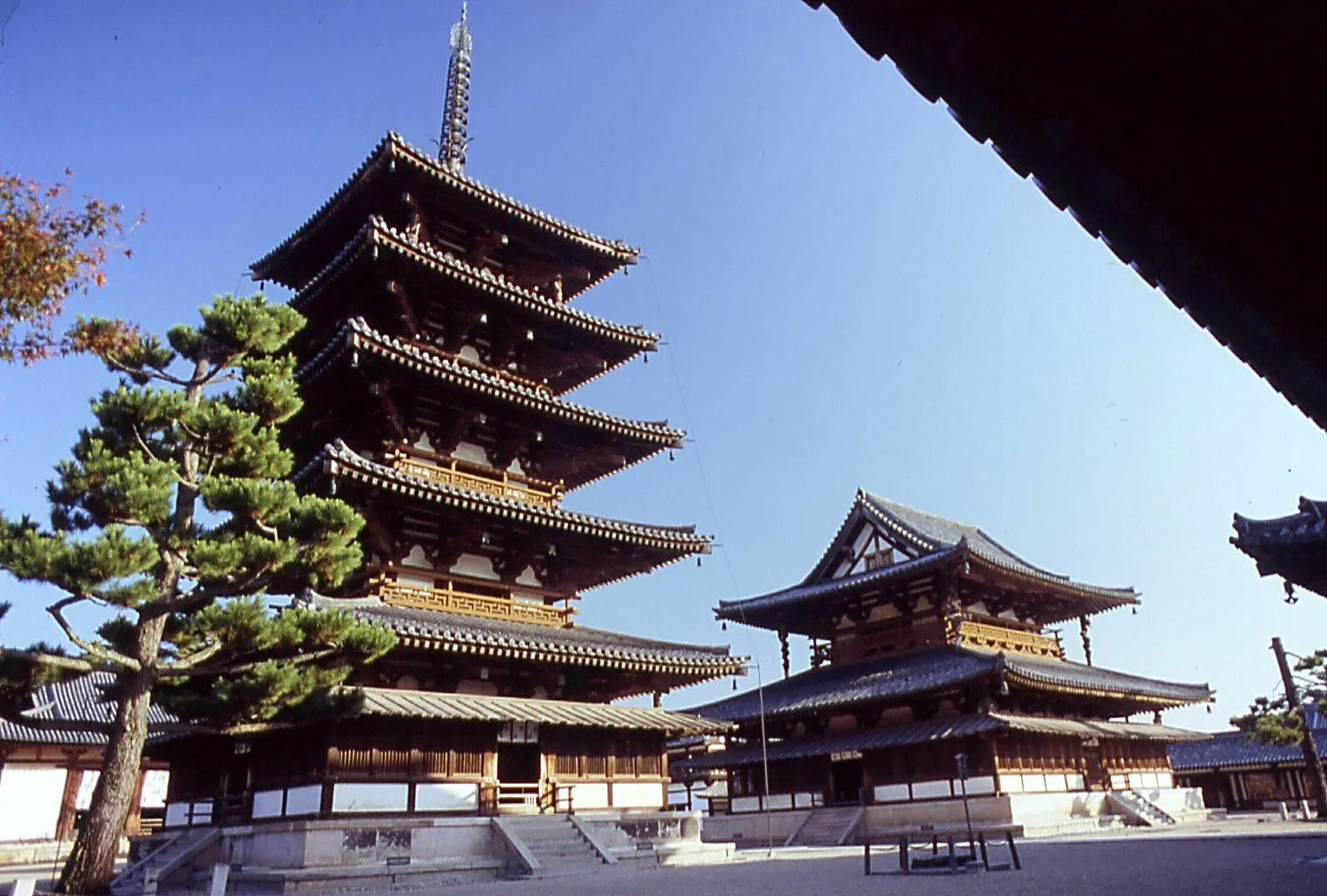 法隆寺金堂與五重塔