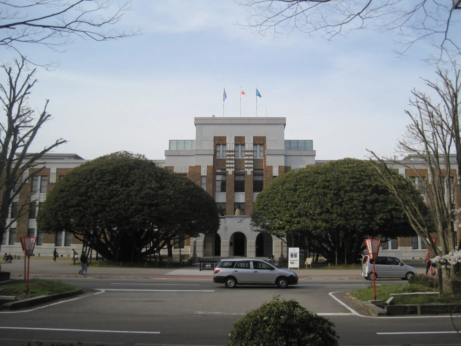 石川縣政記念しいのき迎賓館（舊石川縣廳舍）與堂形のシイノキ