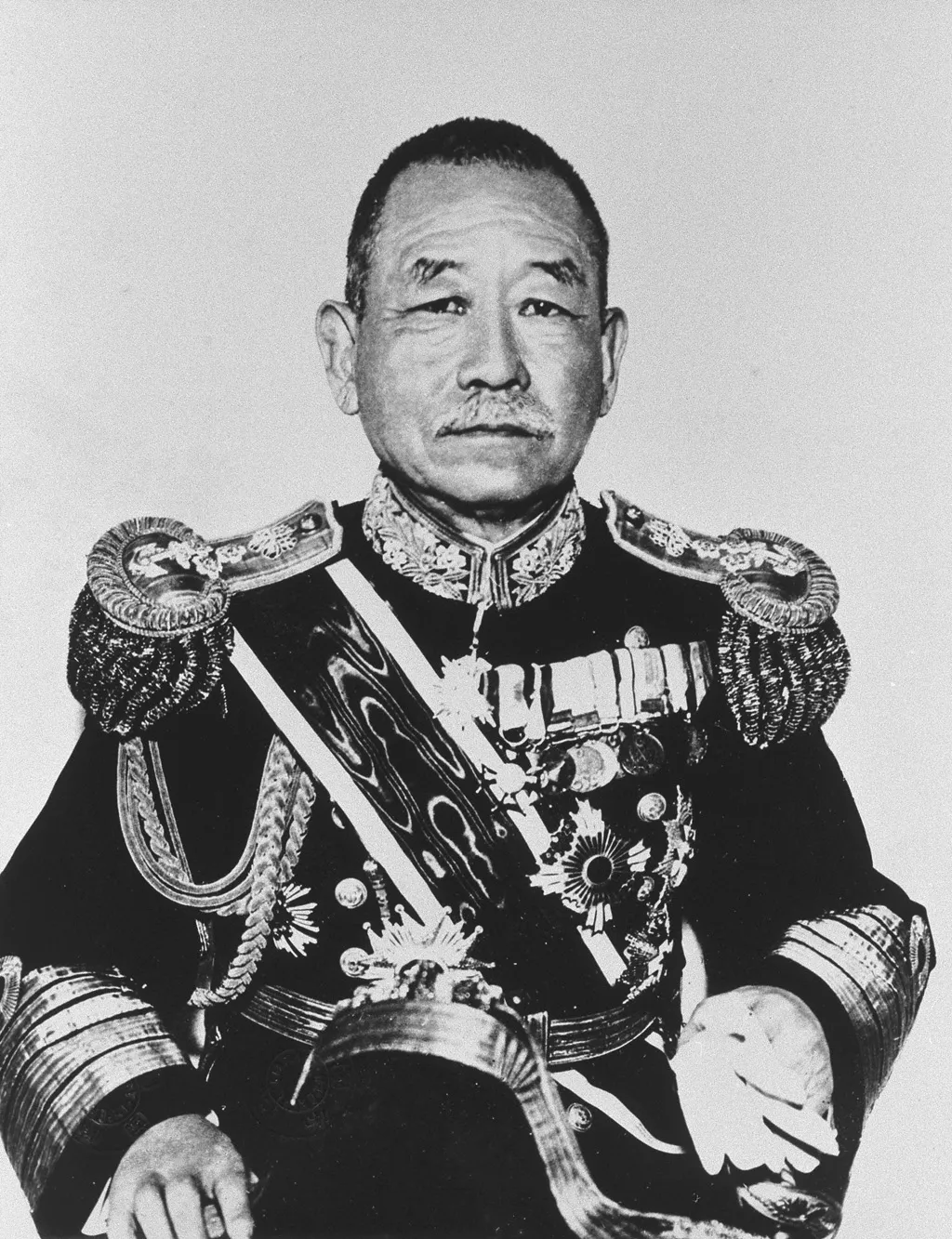 岡田啓介（1934–1935 年間出版的肖像）
