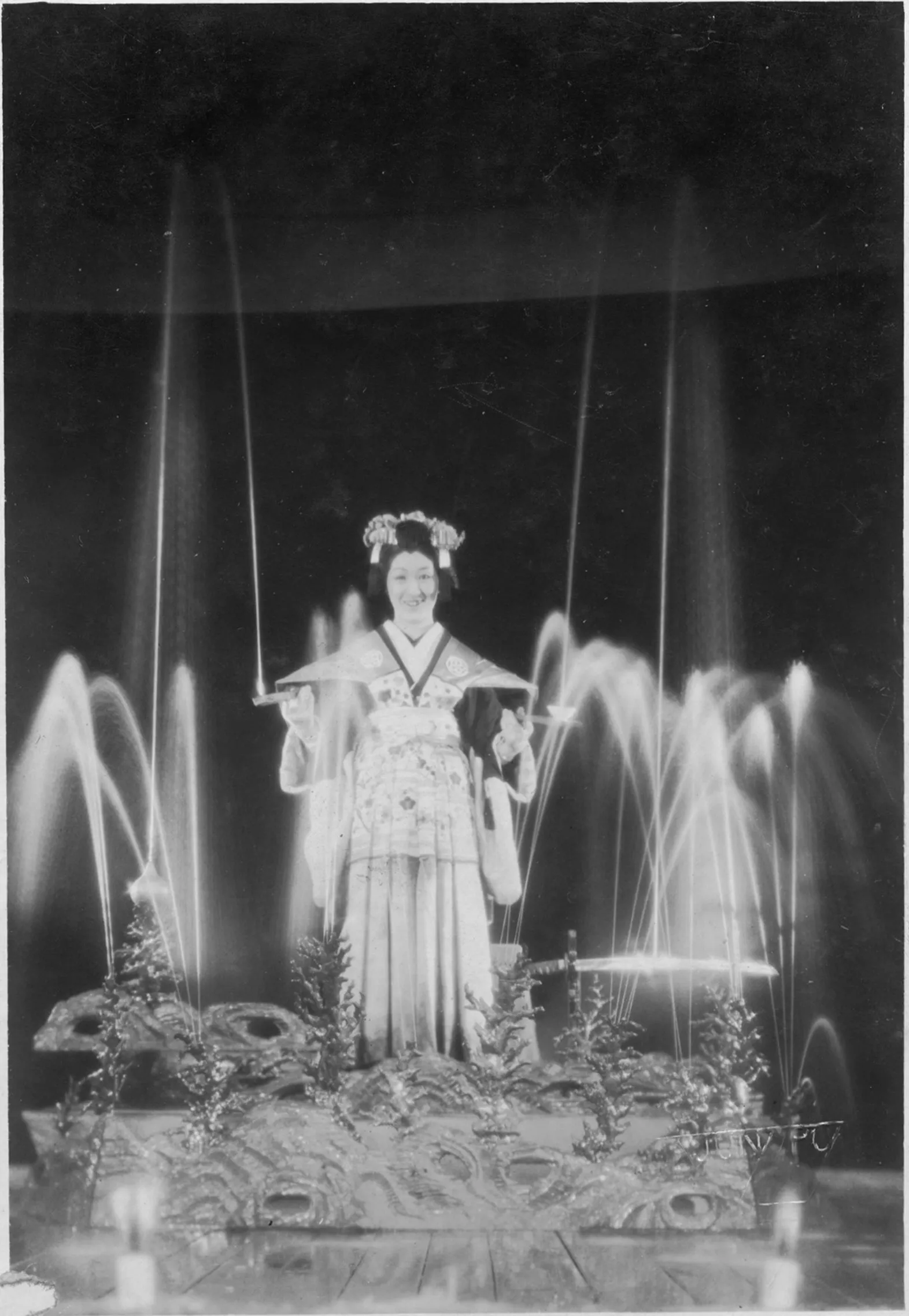 溝口健二導演《瀧の白糸》中的入江たか子（1933 年）
