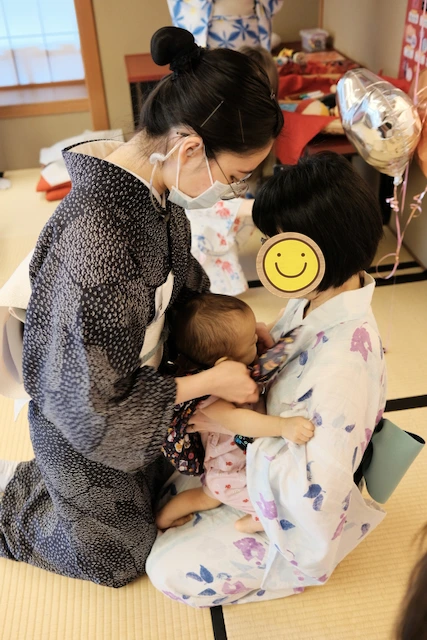 Putting on the issho mochi
