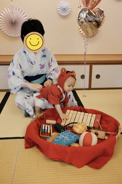Tiger outfit and zhua zhou props from Koyama Project Department