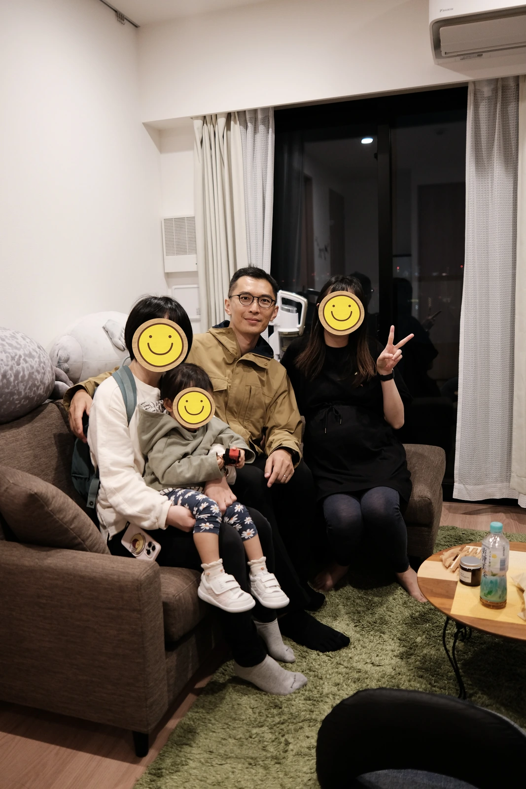 去朋友家拜訪，女兒一樣還是很害羞
