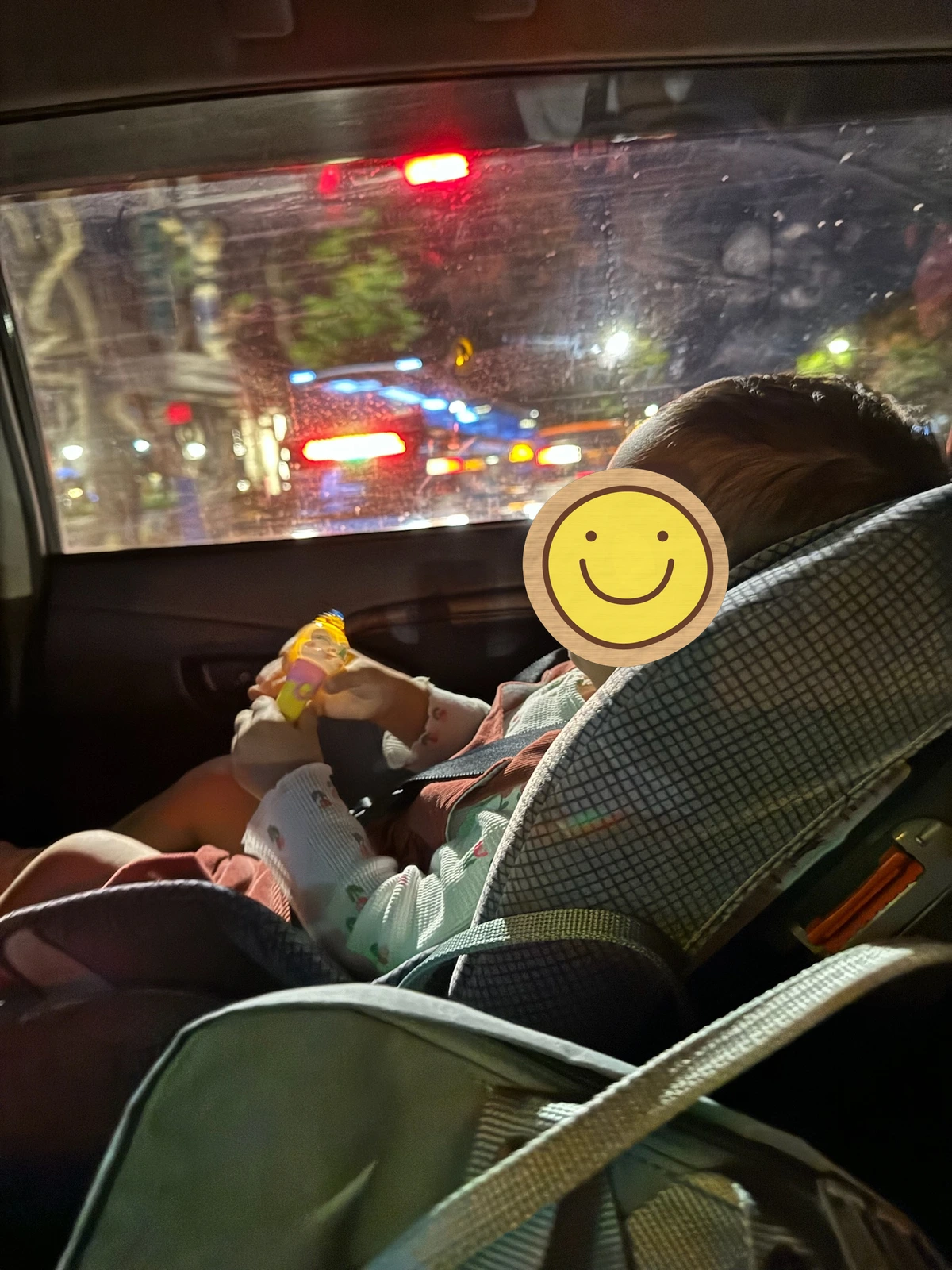 搭乘事先預約好的機場接駁回家