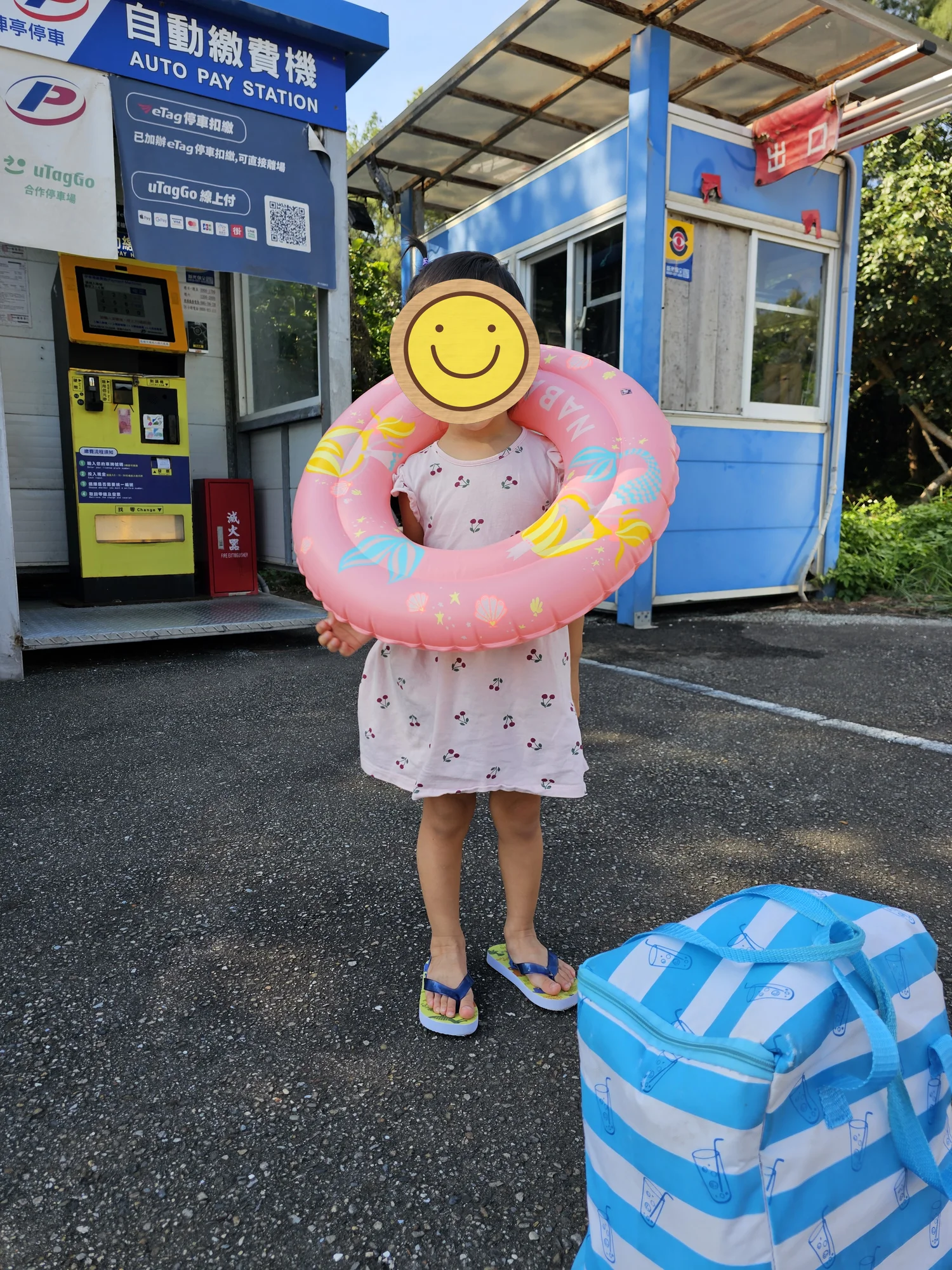 At the parking lot, getting ready to head to the beach